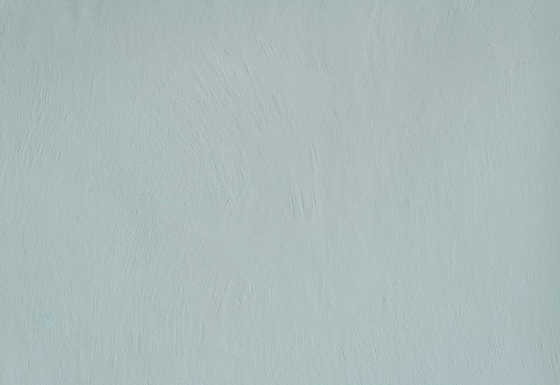 Hellblau gestrichene Wand