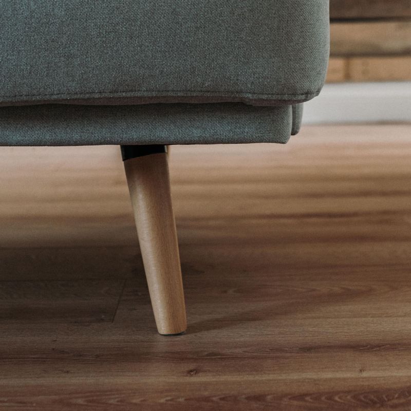 Sofafuss steht auf dem Boden